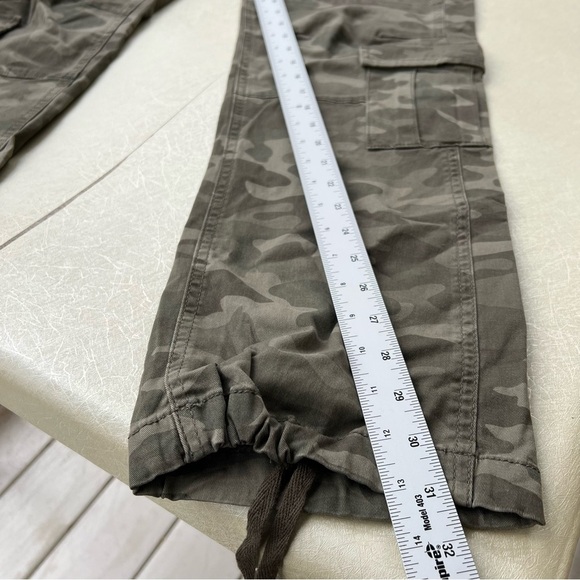 Y2K No Boundaries Cargo camouflage pants with multiple pockets Men Size 30x32 - Picture 7 of 8